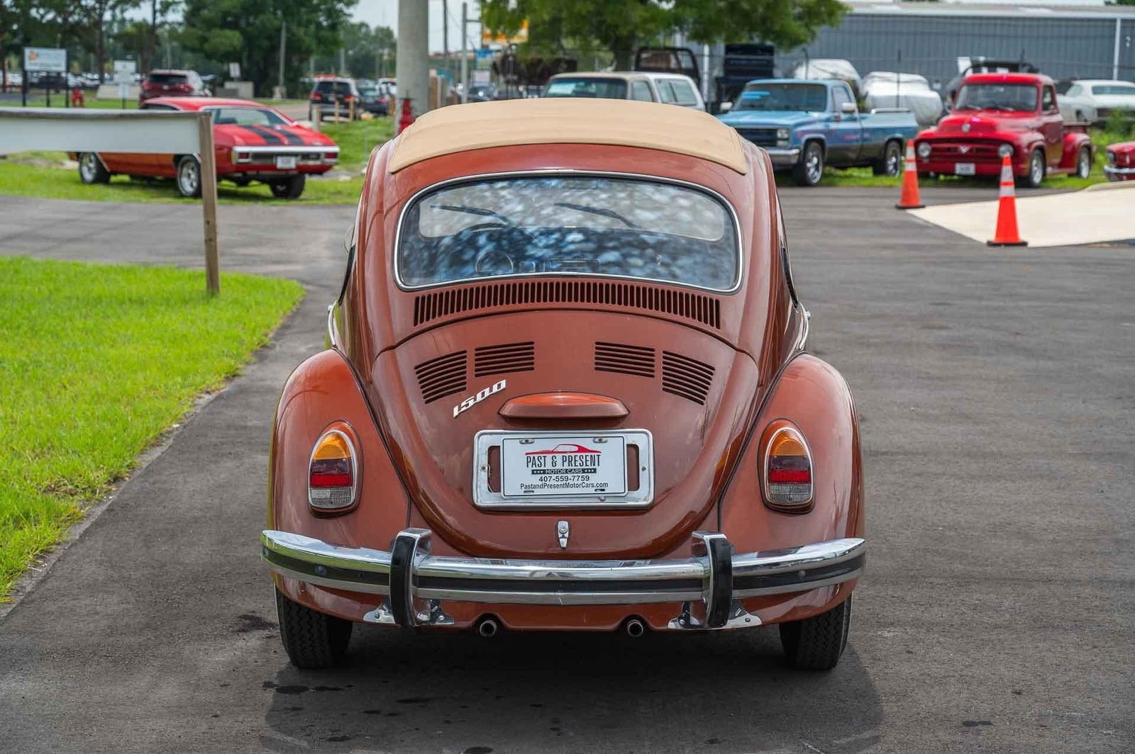 Volkswagen-Beetle-Classic-1974-2-Door-4