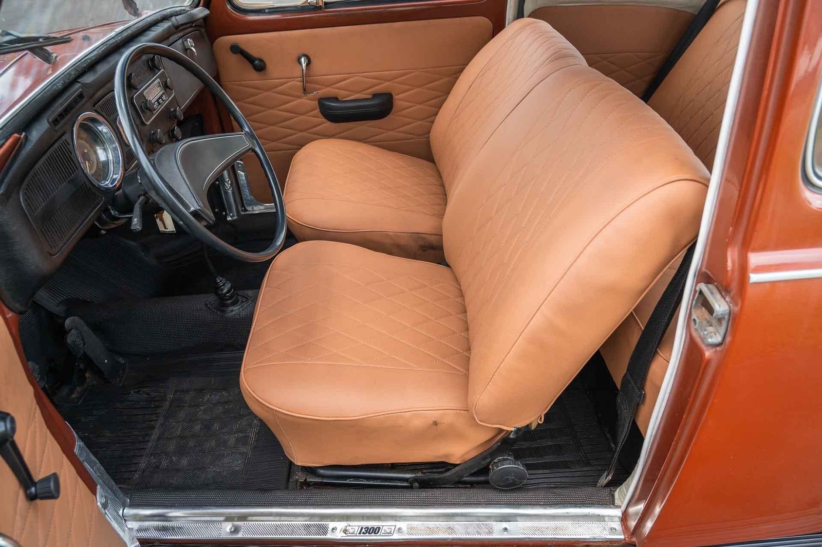 Volkswagen-Beetle-Classic-1974-2-Door-9