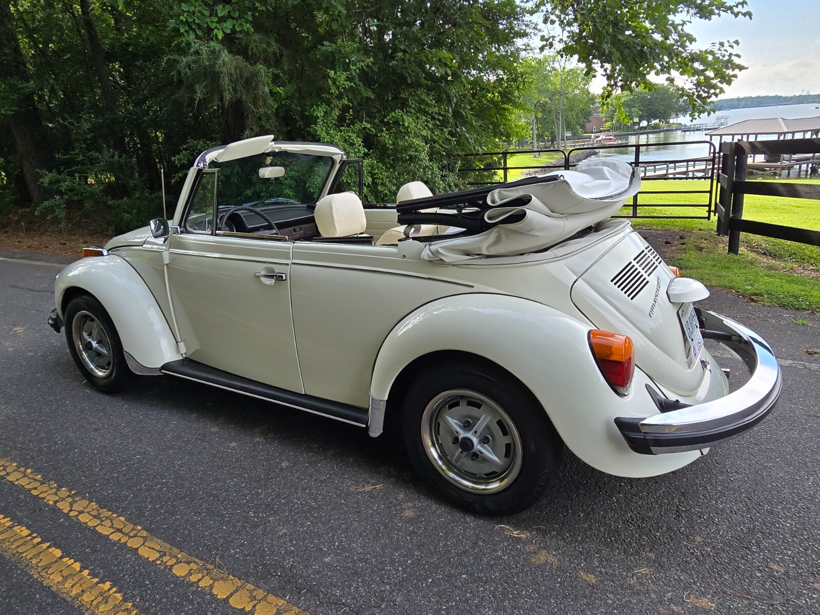 Volkswagen-Beetle-Classic-1976-Convertible-15
