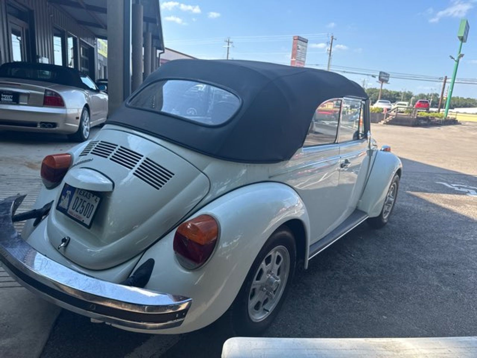 Volkswagen-Beetle-Classic-1977-2