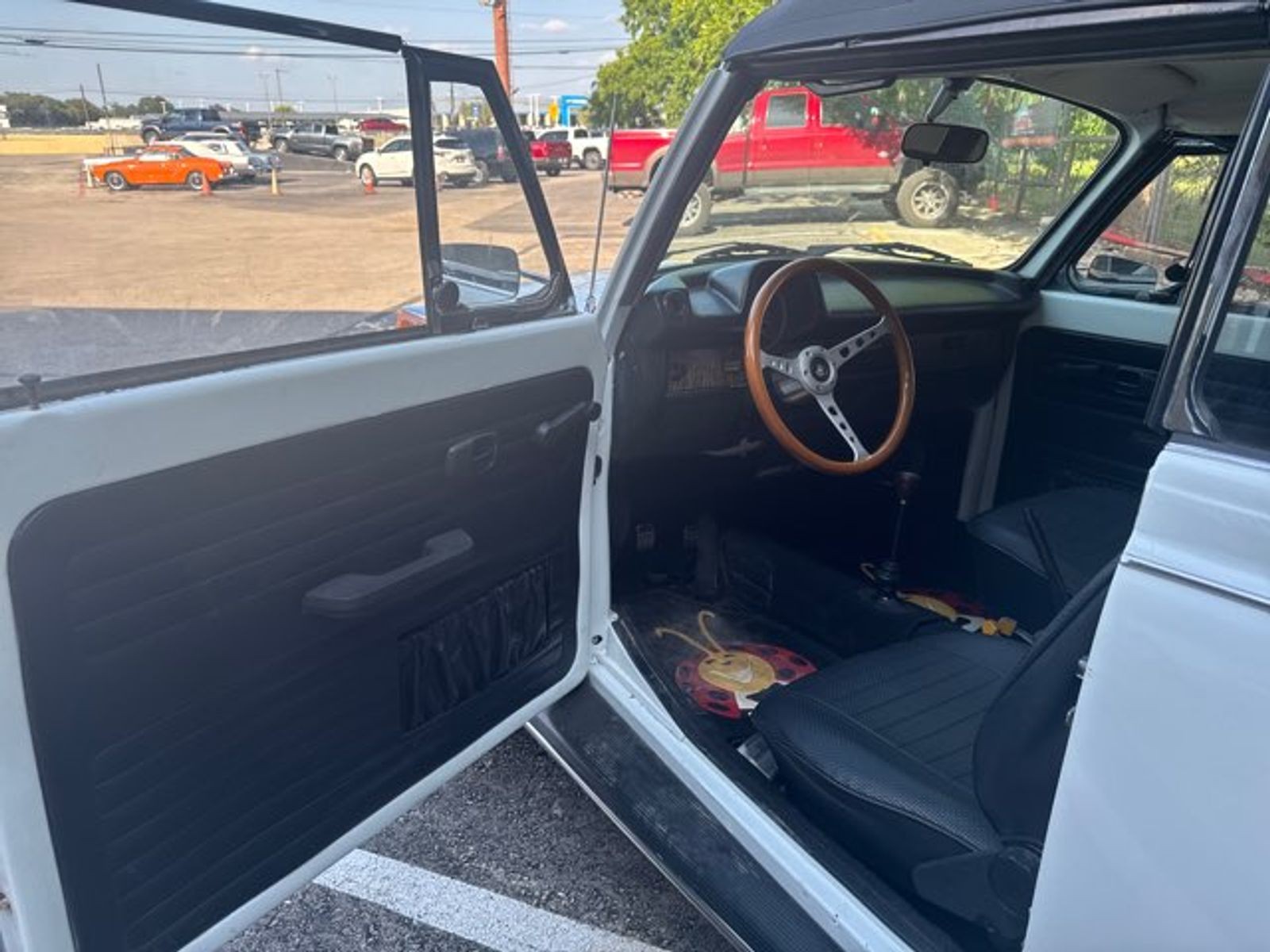Volkswagen-Beetle-Classic-1977-4