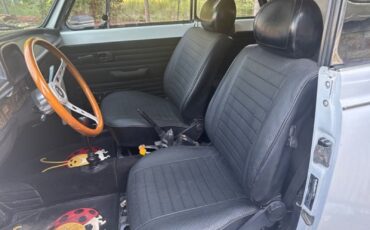 Volkswagen-Beetle-Classic-1977-5