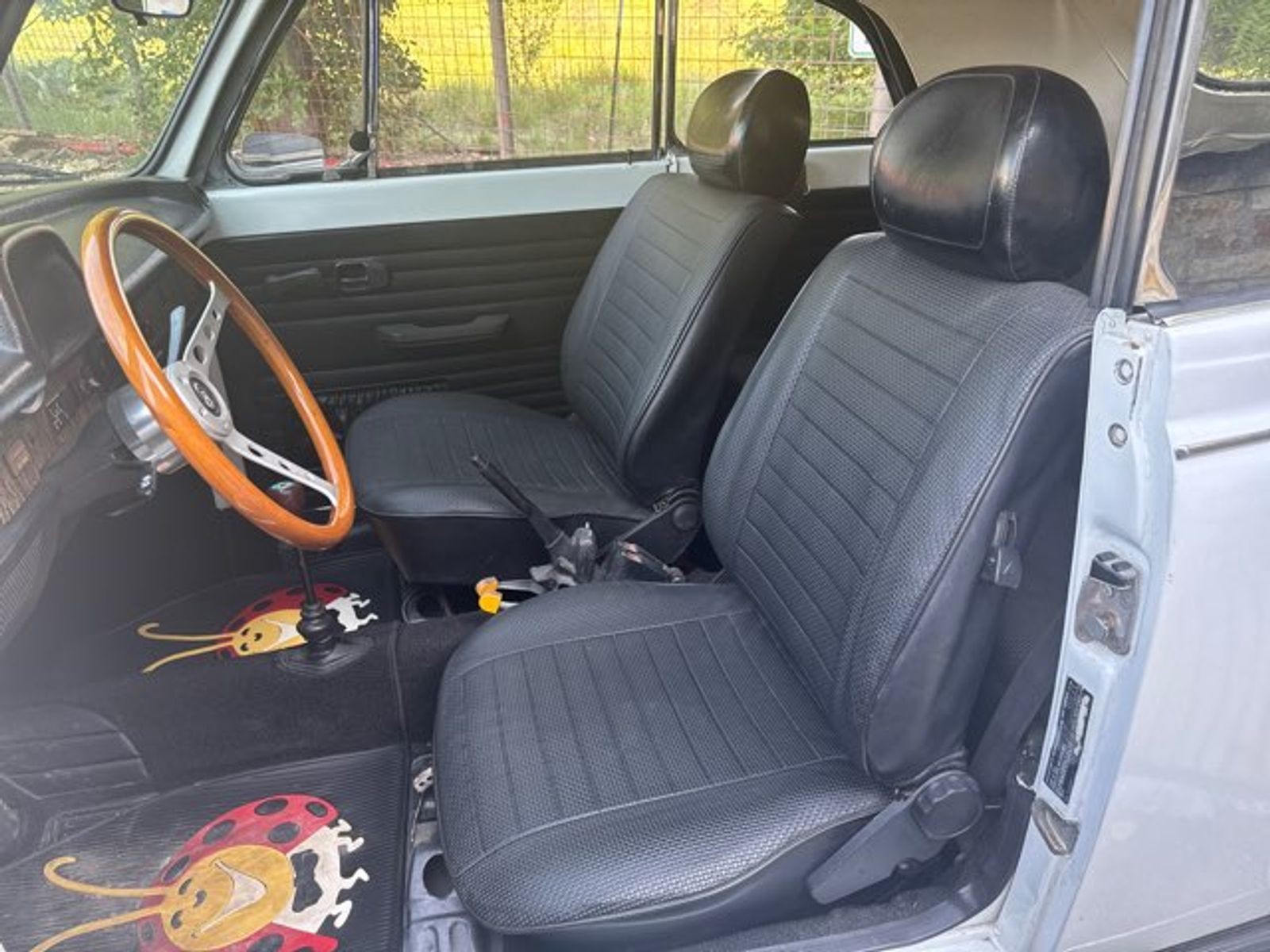 Volkswagen-Beetle-Classic-1977-5