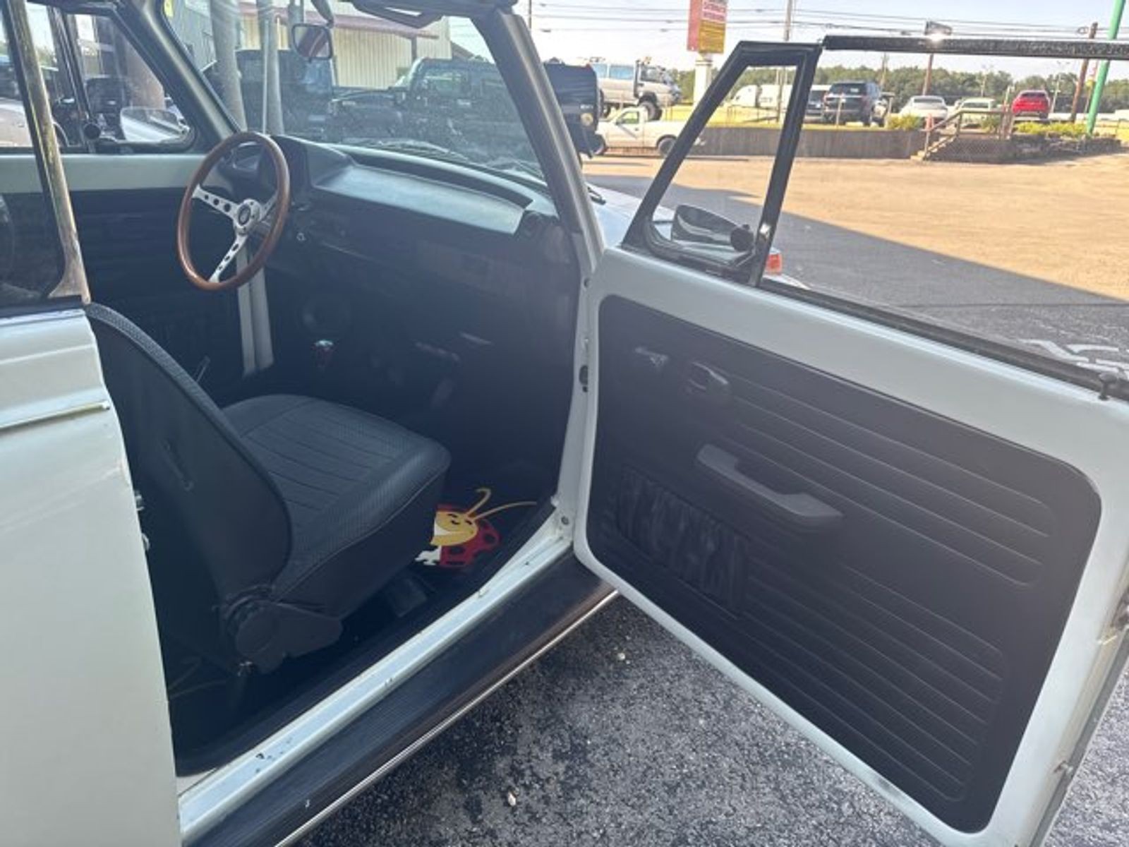 Volkswagen-Beetle-Classic-1977-7