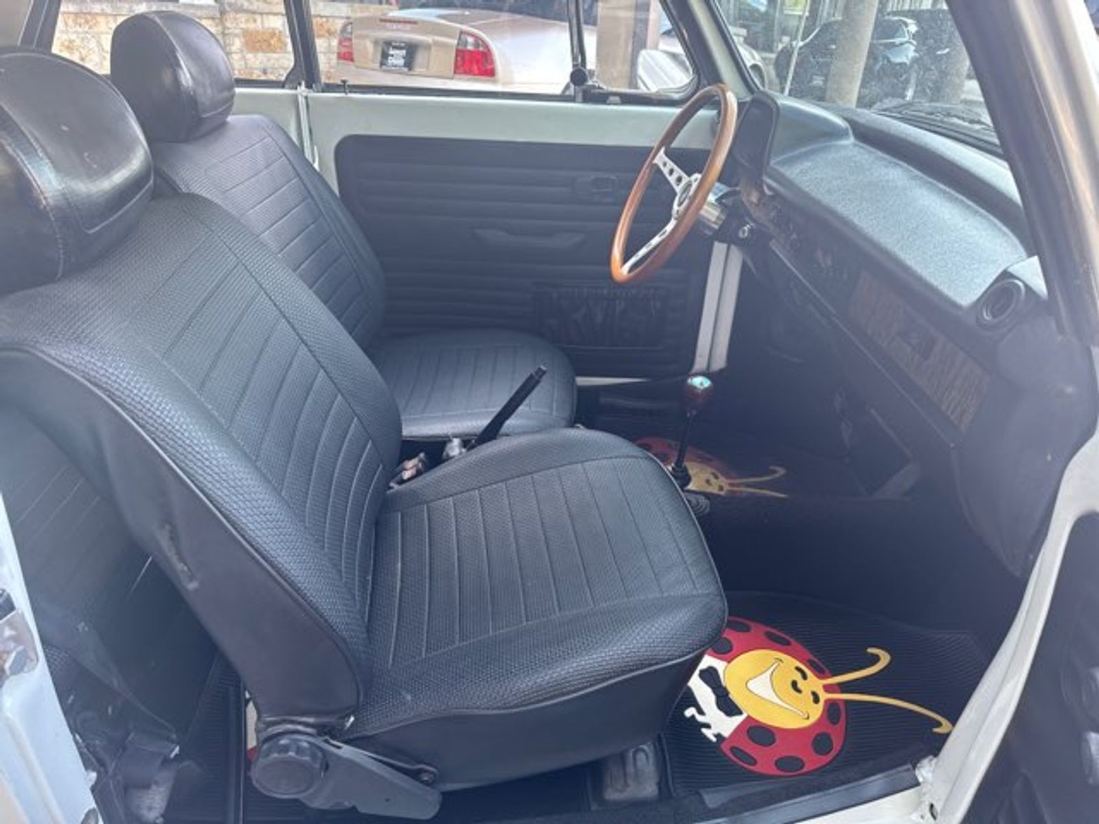 Volkswagen-Beetle-Classic-1977-8