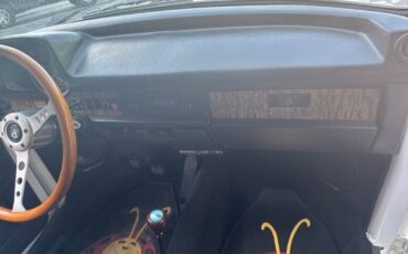 Volkswagen-Beetle-Classic-1977-9