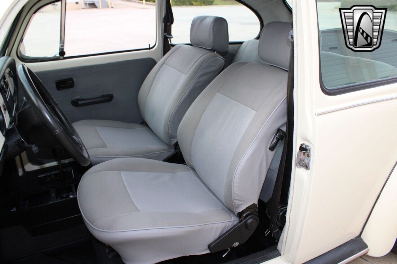 Volkswagen-Beetle-Classic-1994-coupe-17