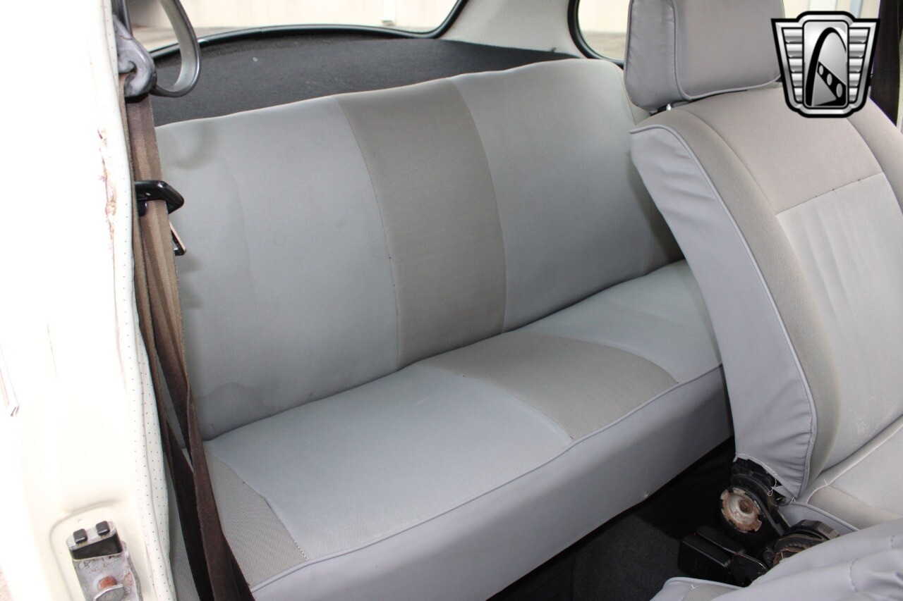Volkswagen-Beetle-Classic-1994-coupe-23