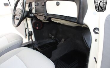 Volkswagen-Beetle-Classic-1994-coupe-24