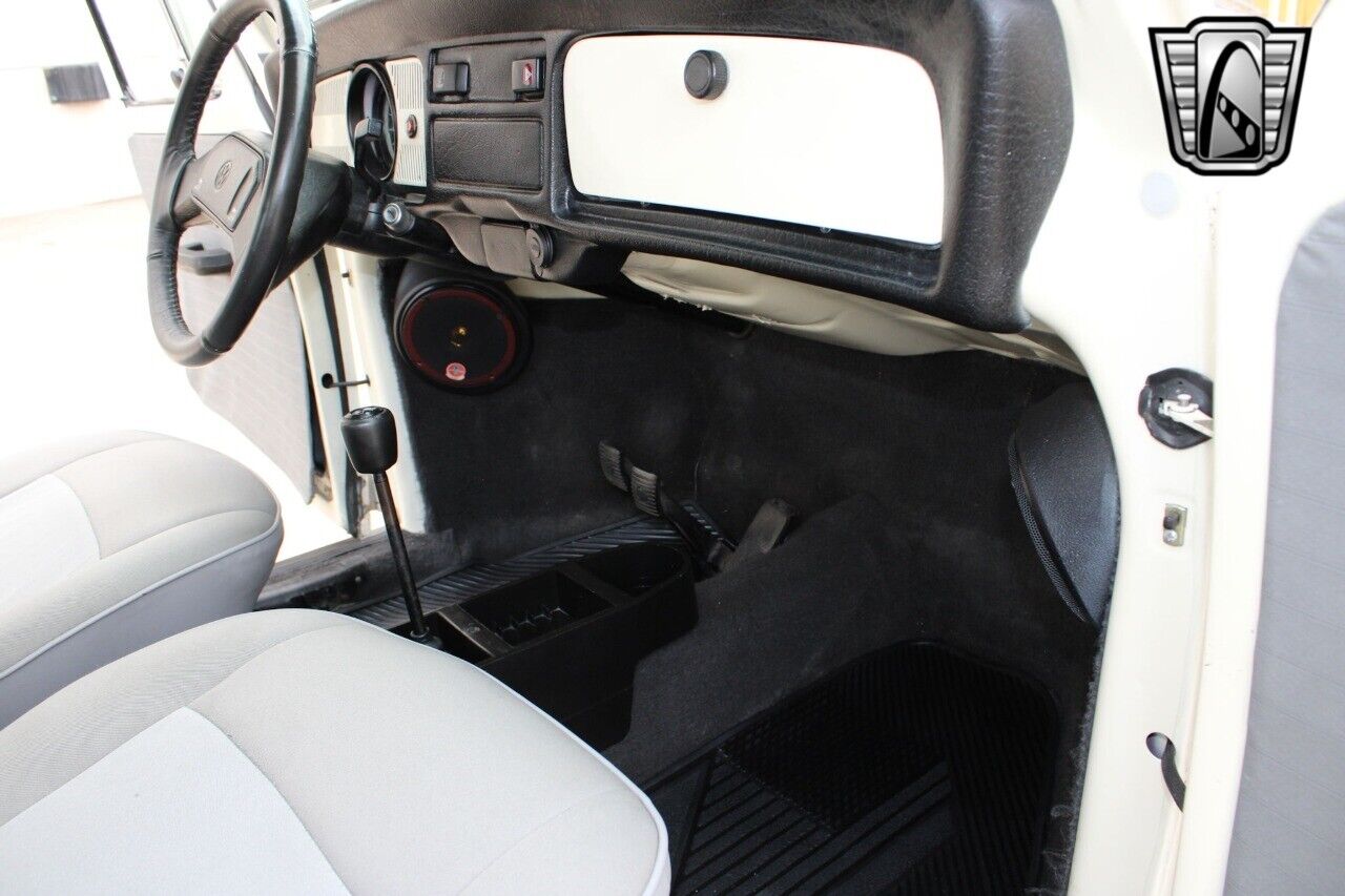 Volkswagen-Beetle-Classic-1994-coupe-24