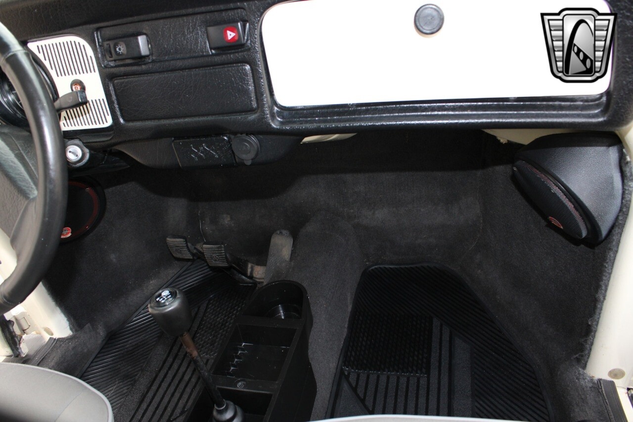 Volkswagen-Beetle-Classic-1994-coupe-25