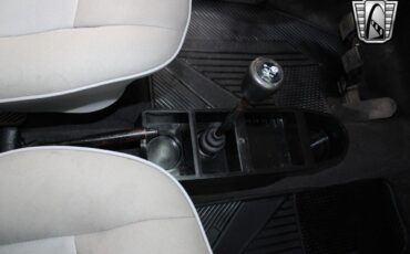 Volkswagen-Beetle-Classic-1994-coupe-28