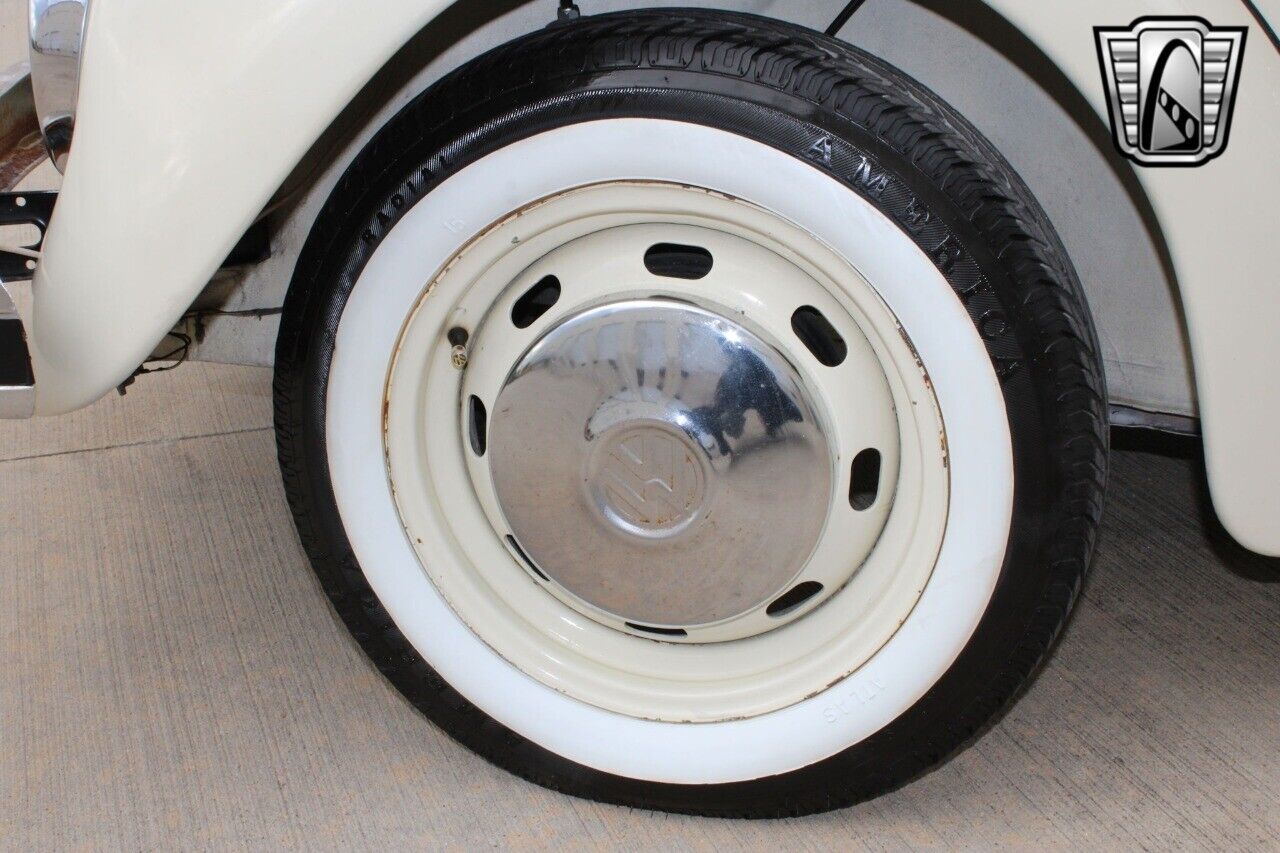 Volkswagen-Beetle-Classic-1994-coupe-5