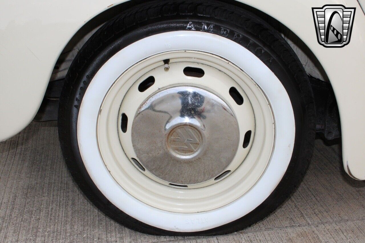 Volkswagen-Beetle-Classic-1994-coupe-9