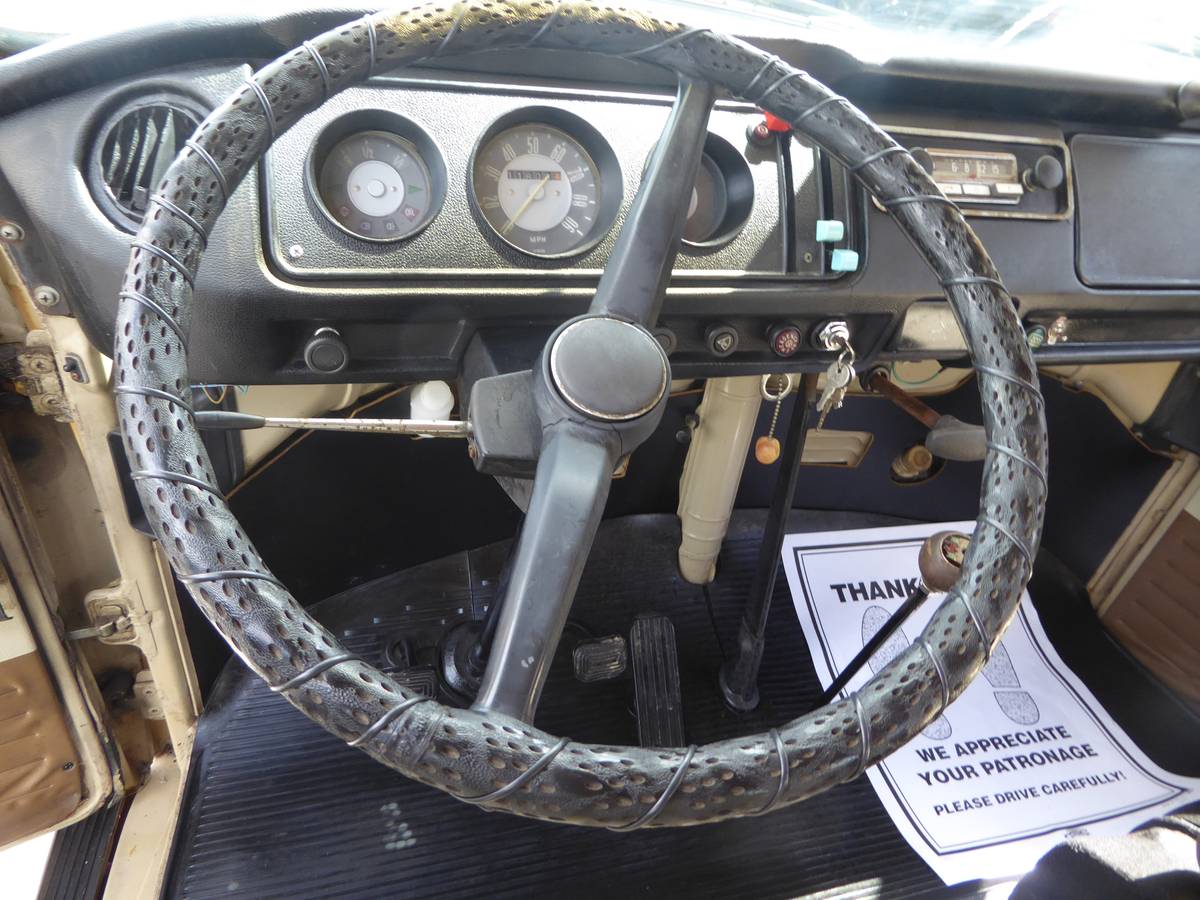 Volkswagen-Bus-1970-custom-10