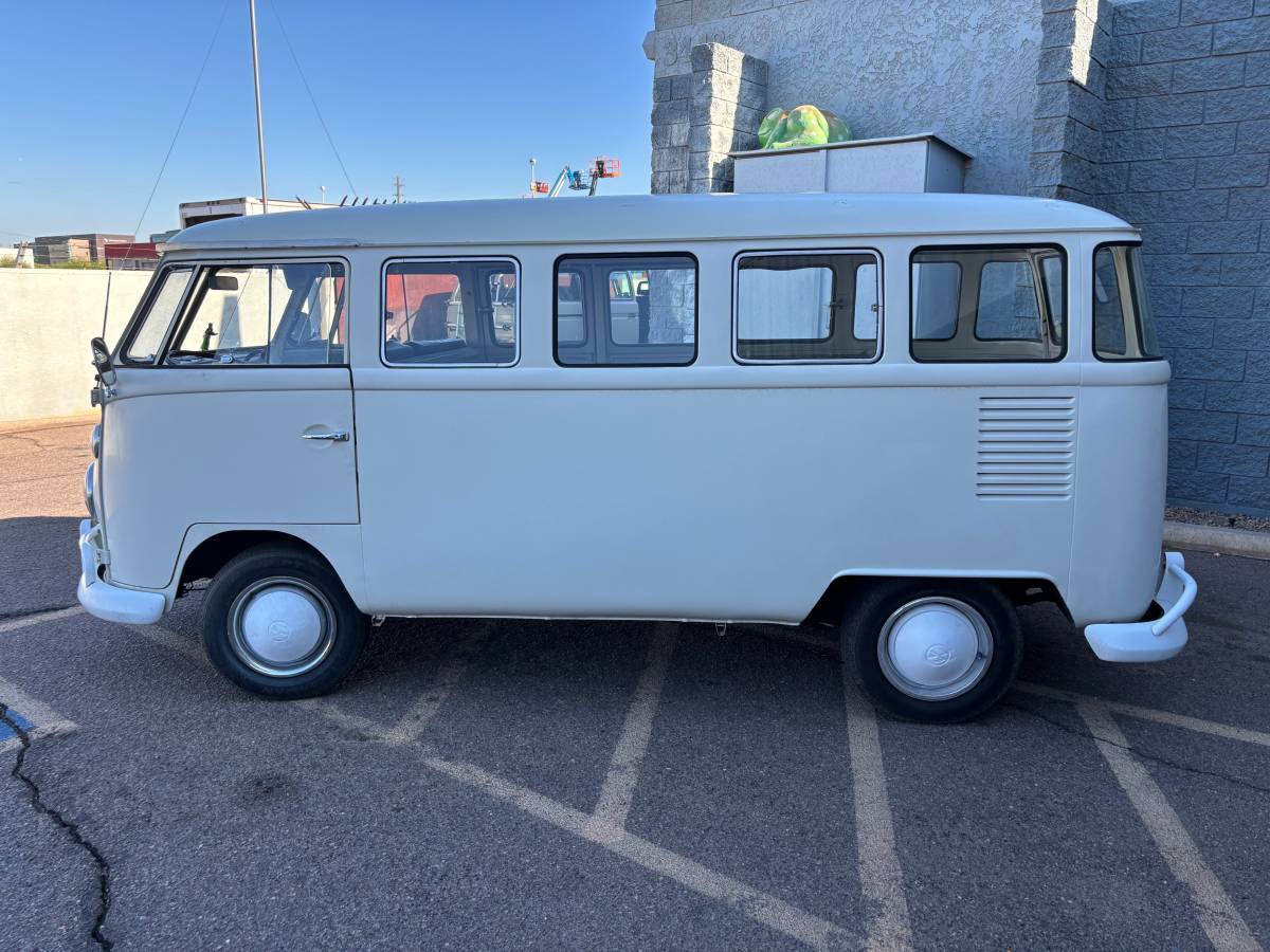 Volkswagen Bus  1971 white