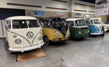 Volkswagen-BusVanagon-1974-Minivan-1