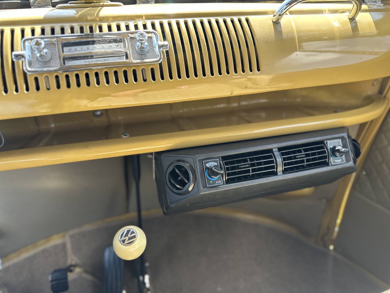 Volkswagen-BusVanagon-1974-Minivan-11