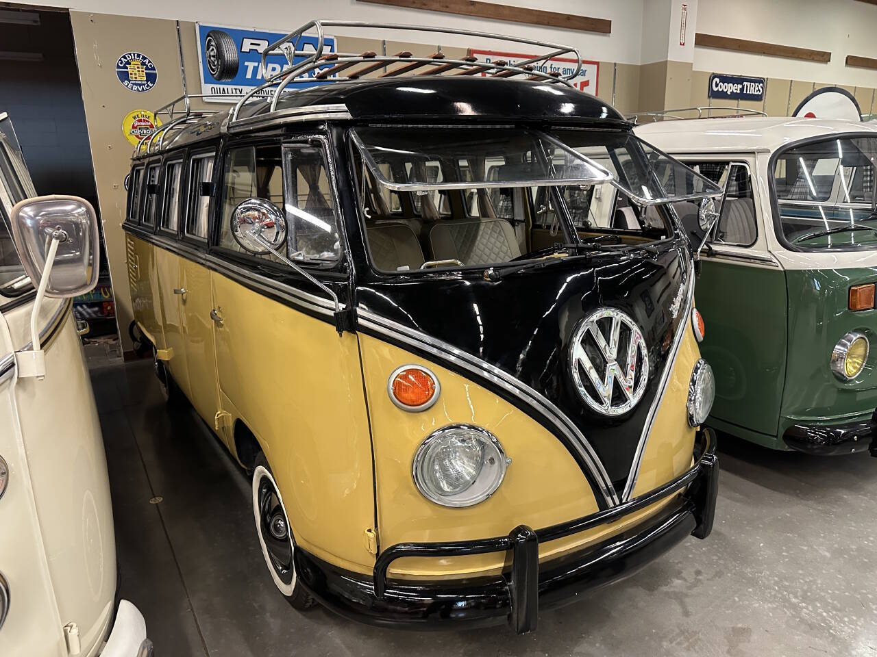 Volkswagen-BusVanagon-1974-Minivan-14