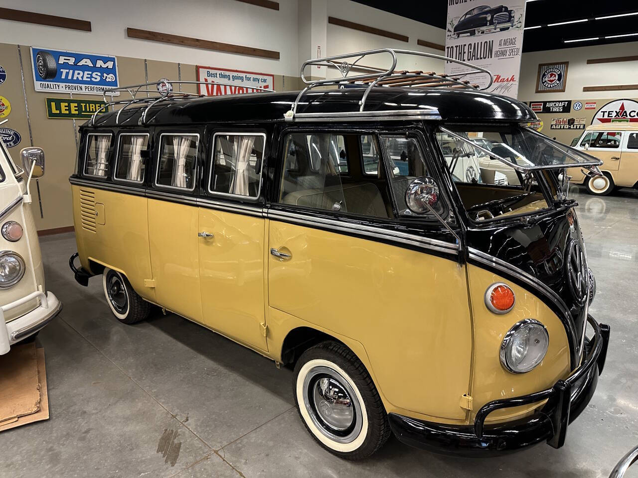 Volkswagen-BusVanagon-1974-Minivan-16