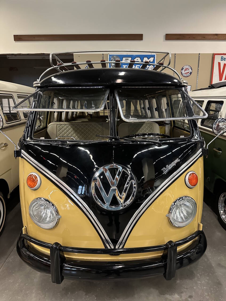 Volkswagen-BusVanagon-1974-Minivan-17