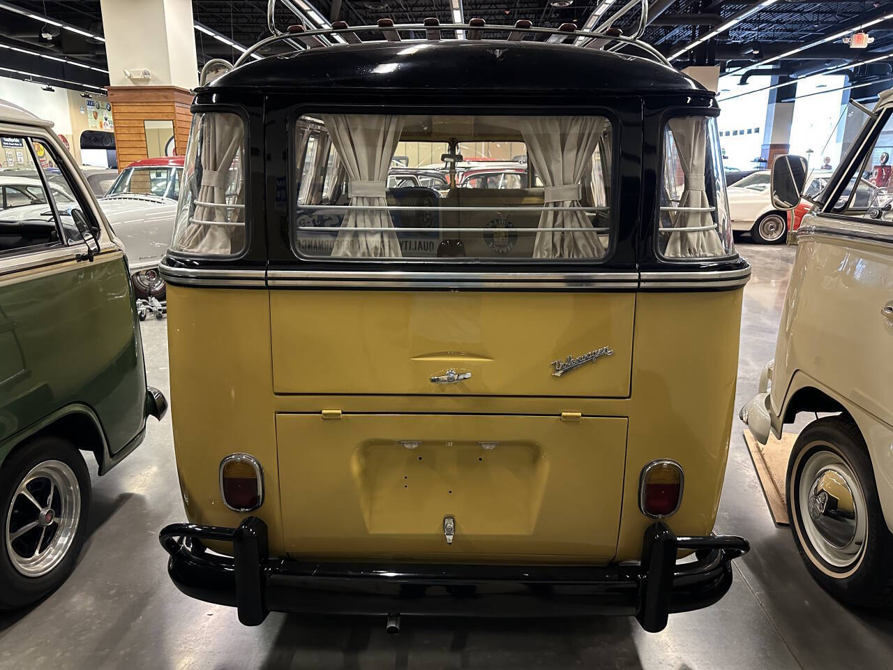 Volkswagen-BusVanagon-1974-Minivan-18