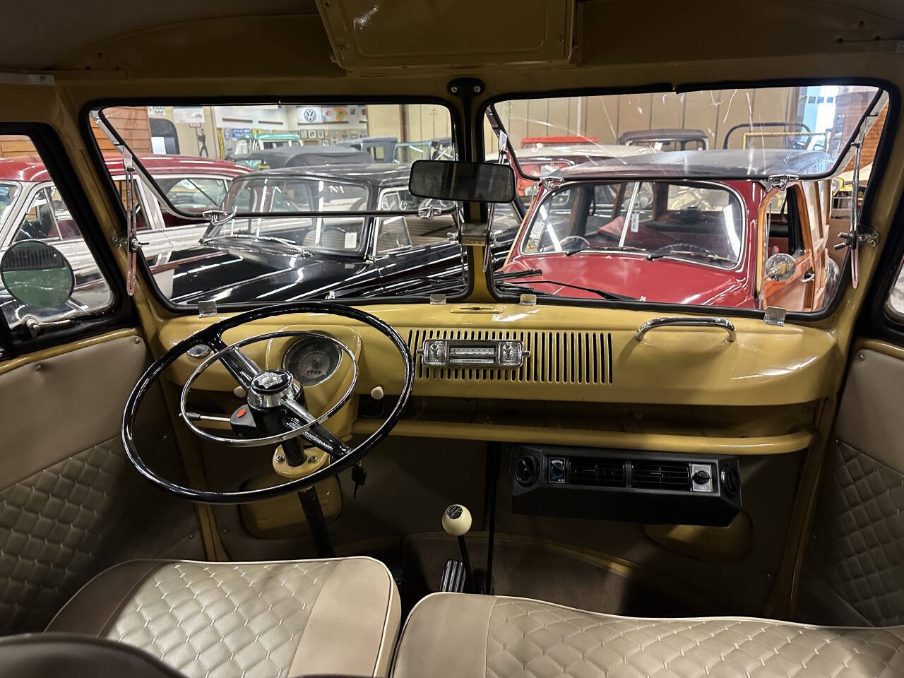 Volkswagen-BusVanagon-1974-Minivan-22
