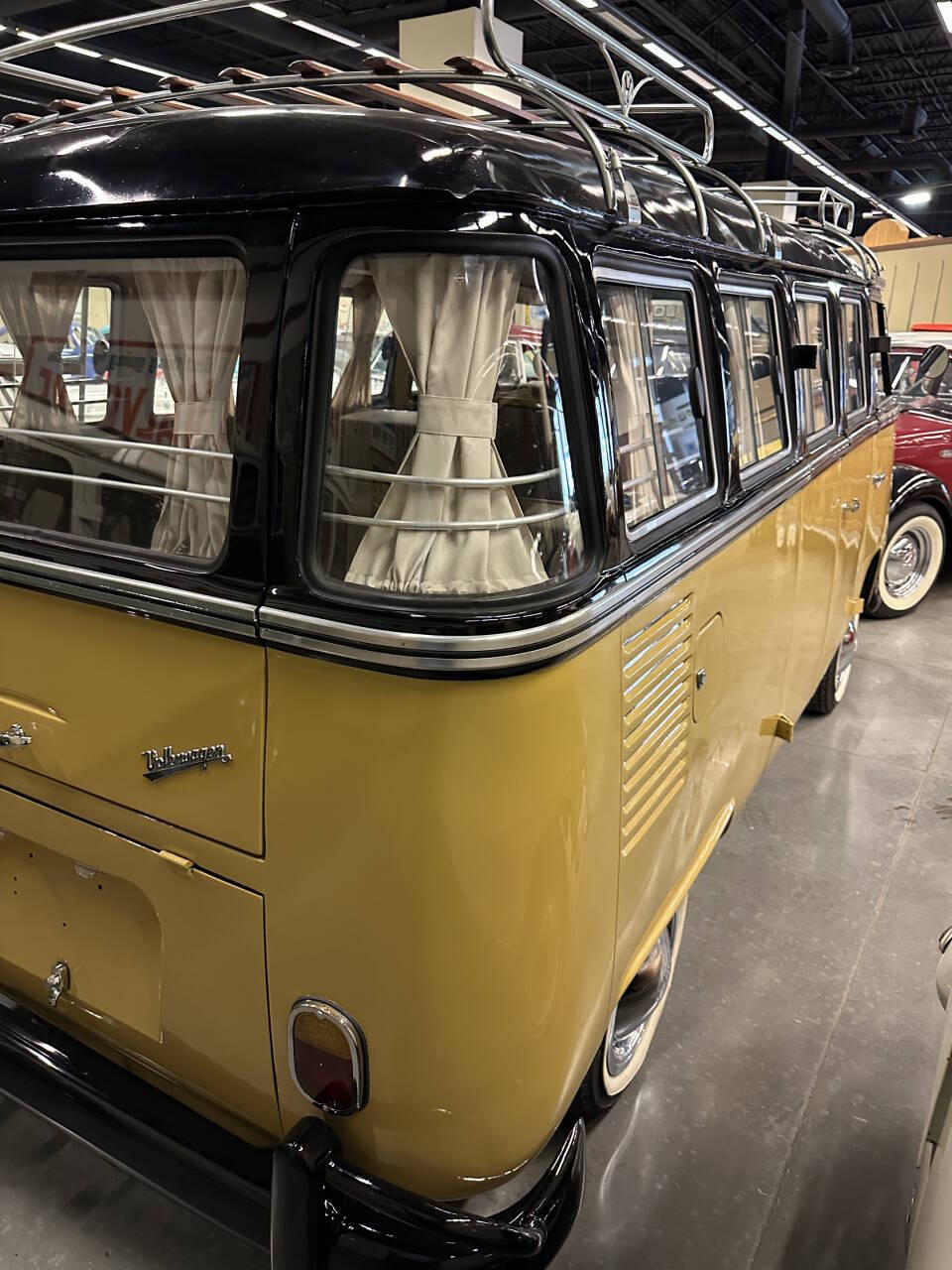 Volkswagen-BusVanagon-1974-Minivan-24
