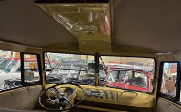 Volkswagen-BusVanagon-1974-Minivan-26