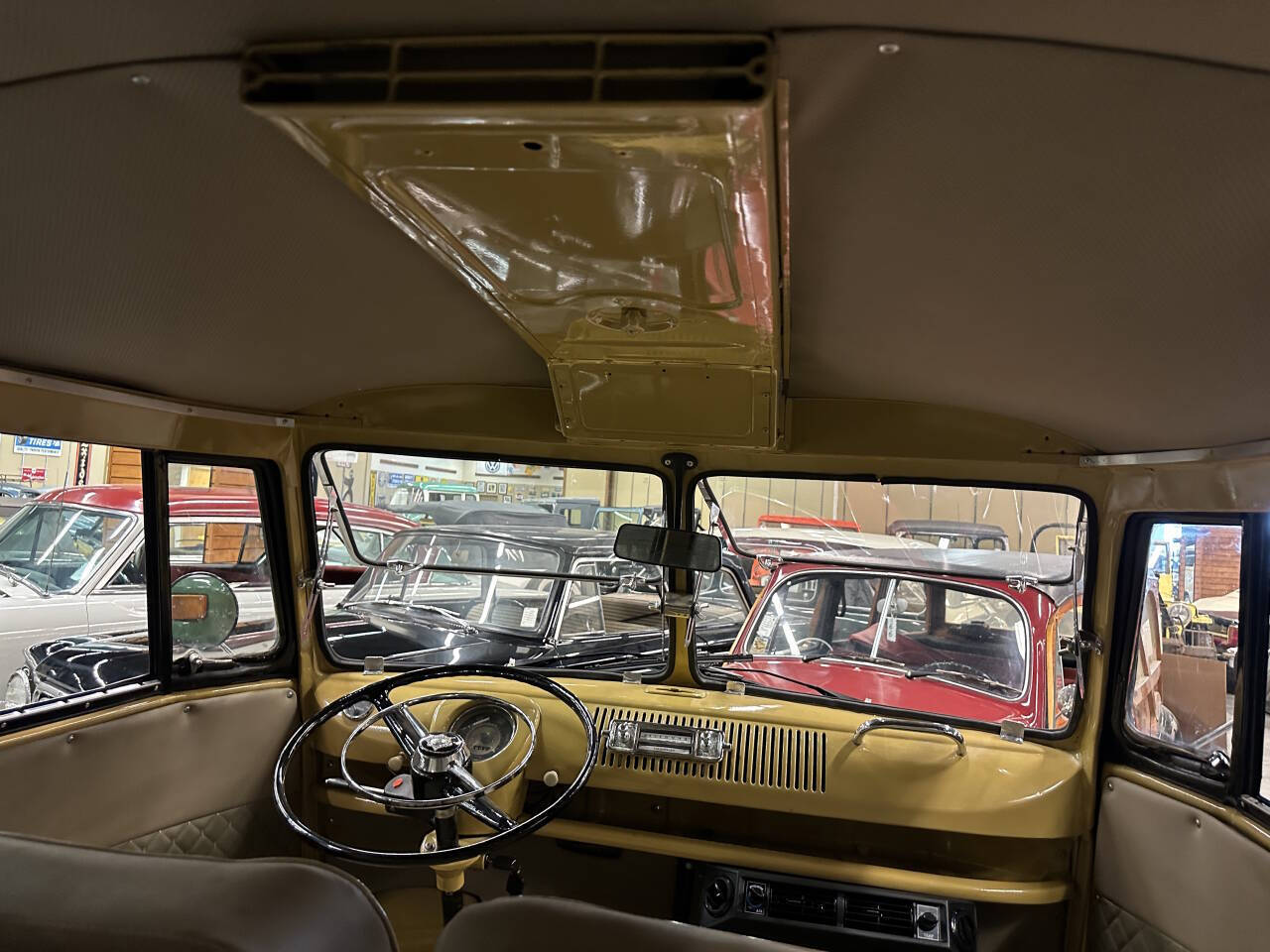 Volkswagen-BusVanagon-1974-Minivan-26