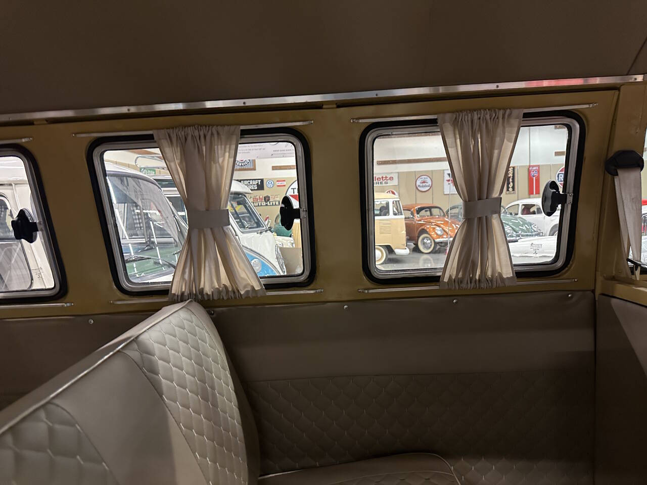 Volkswagen-BusVanagon-1974-Minivan-27