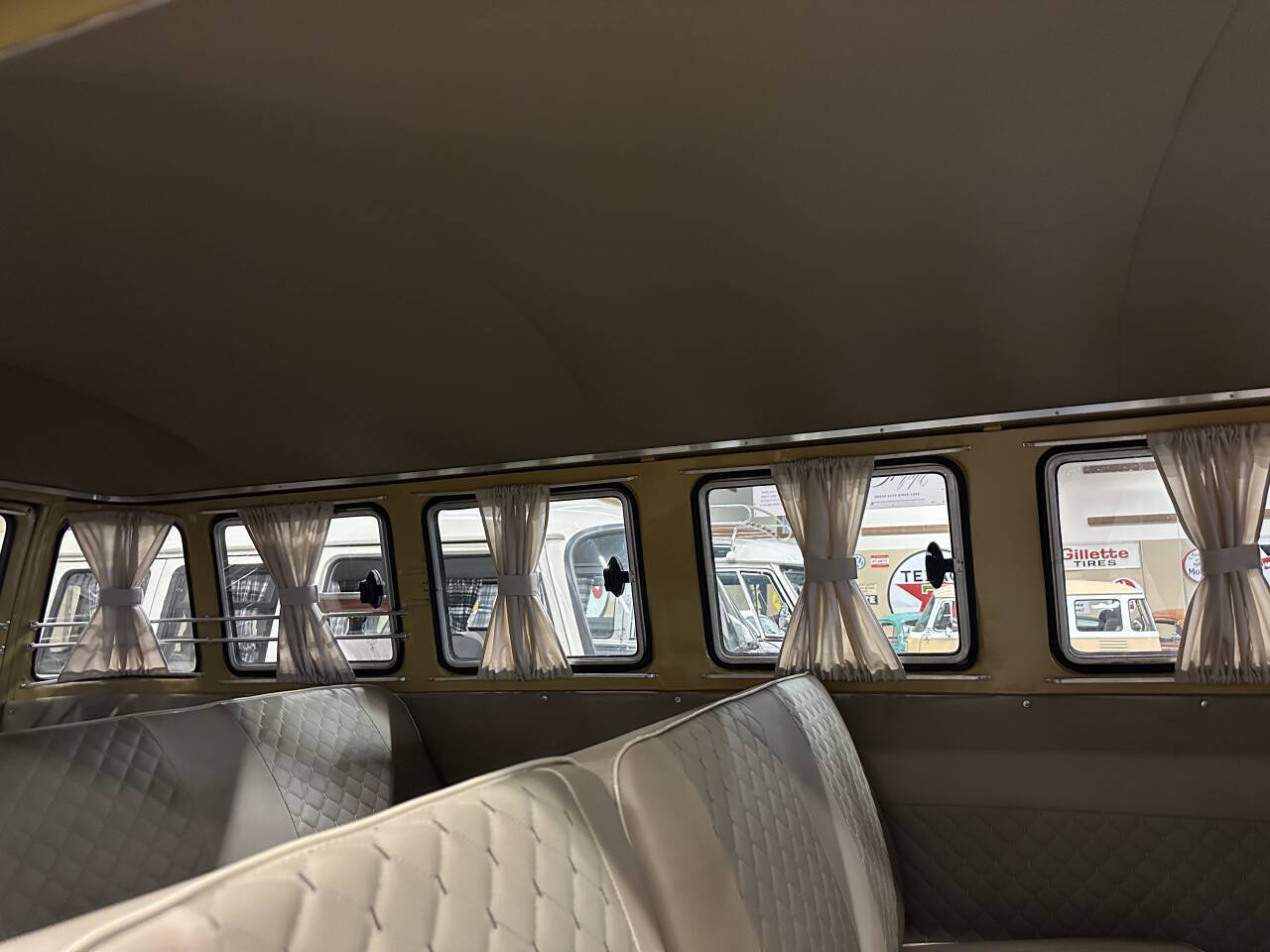 Volkswagen-BusVanagon-1974-Minivan-28