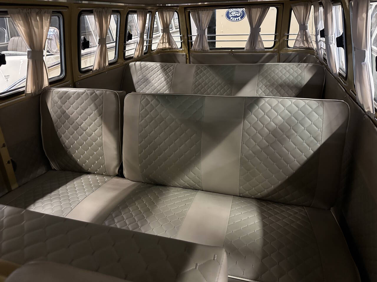 Volkswagen-BusVanagon-1974-Minivan-30