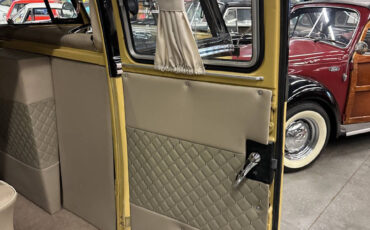 Volkswagen-BusVanagon-1974-Minivan-36