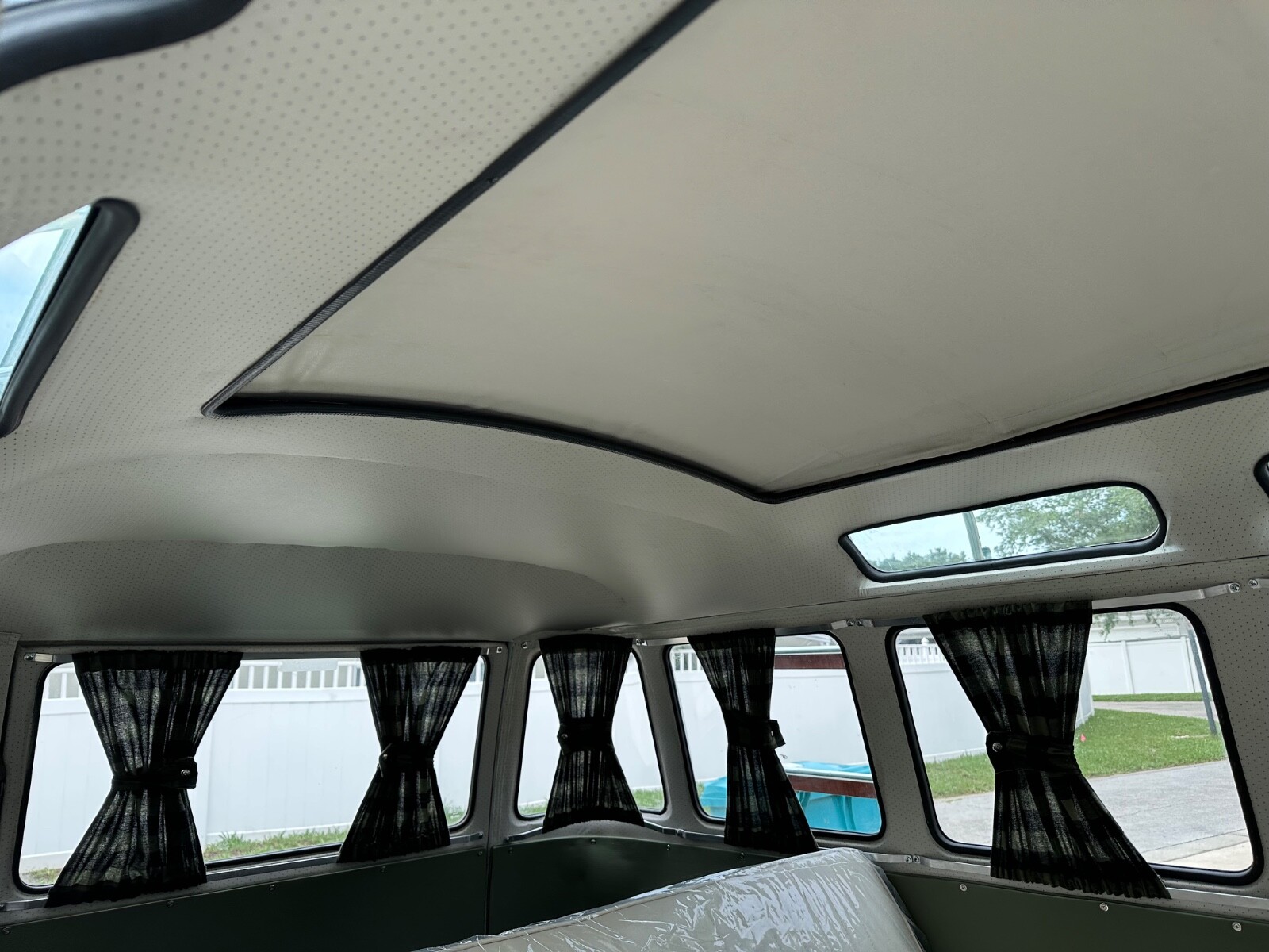 Volkswagen-BusVanagon-1975-10