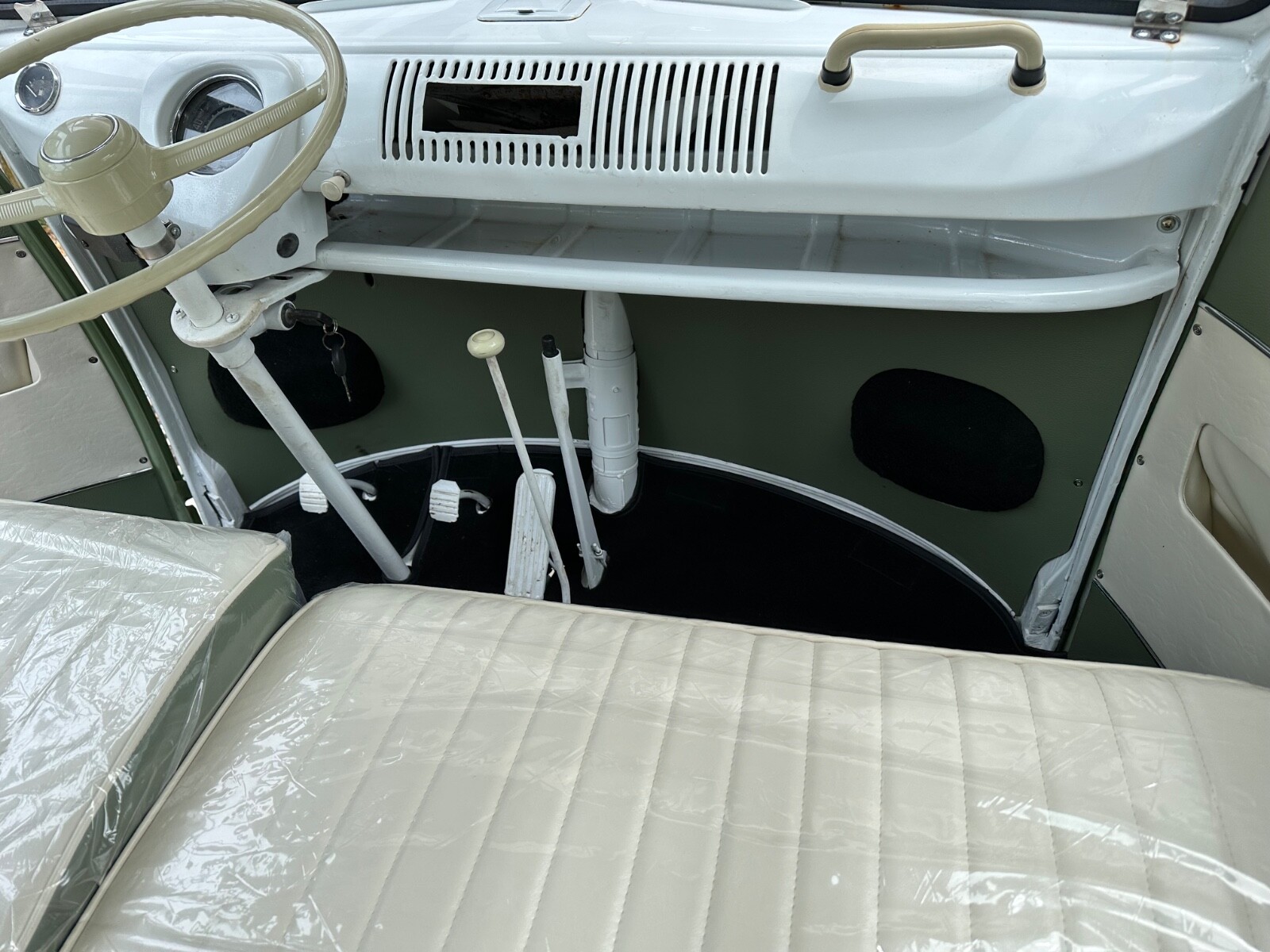 Volkswagen-BusVanagon-1975-11
