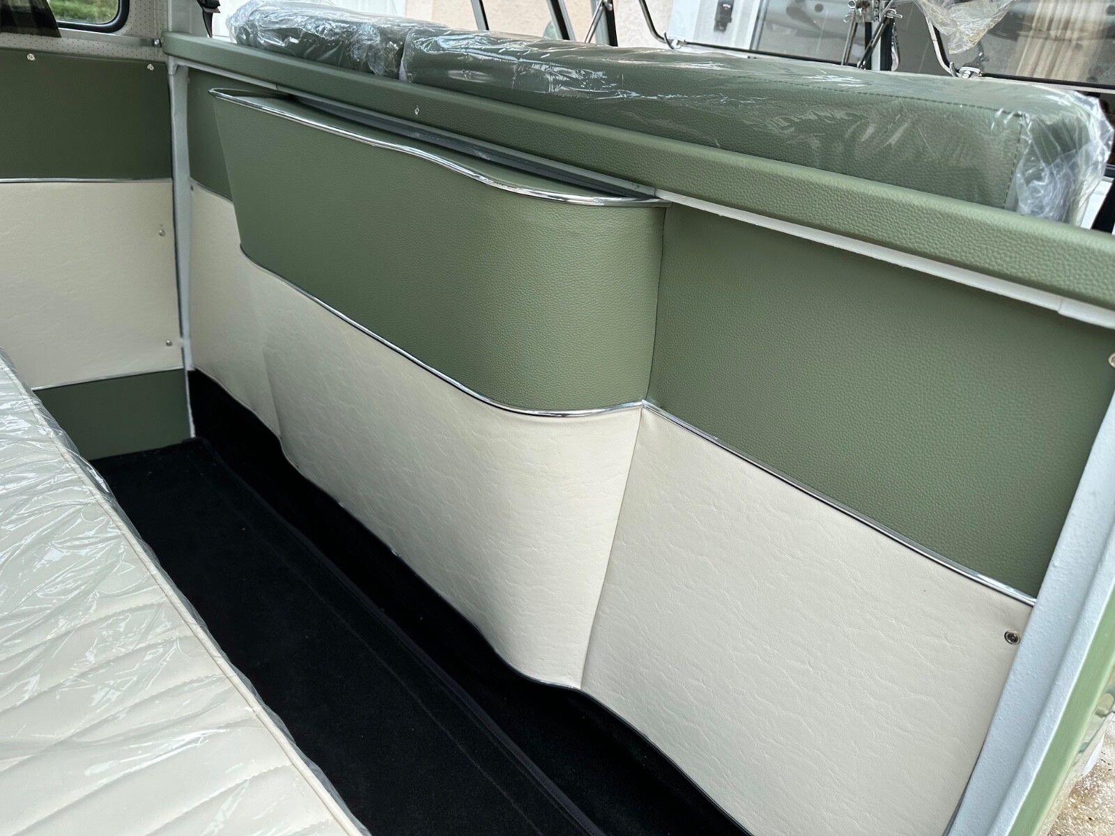 Volkswagen-BusVanagon-1975-12