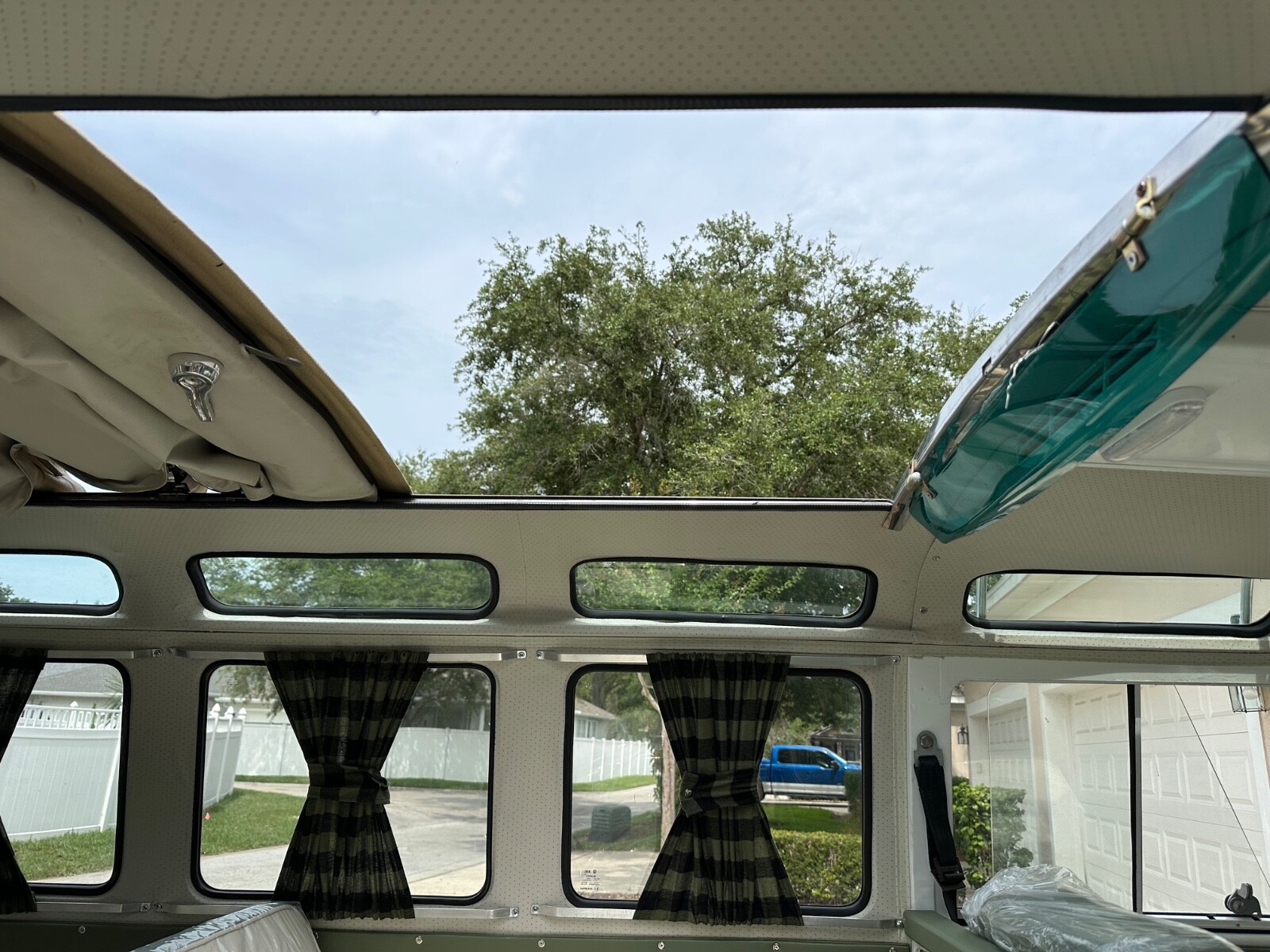 Volkswagen-BusVanagon-1975-15