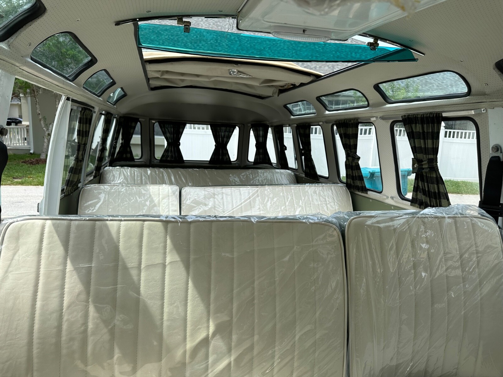 Volkswagen-BusVanagon-1975-16