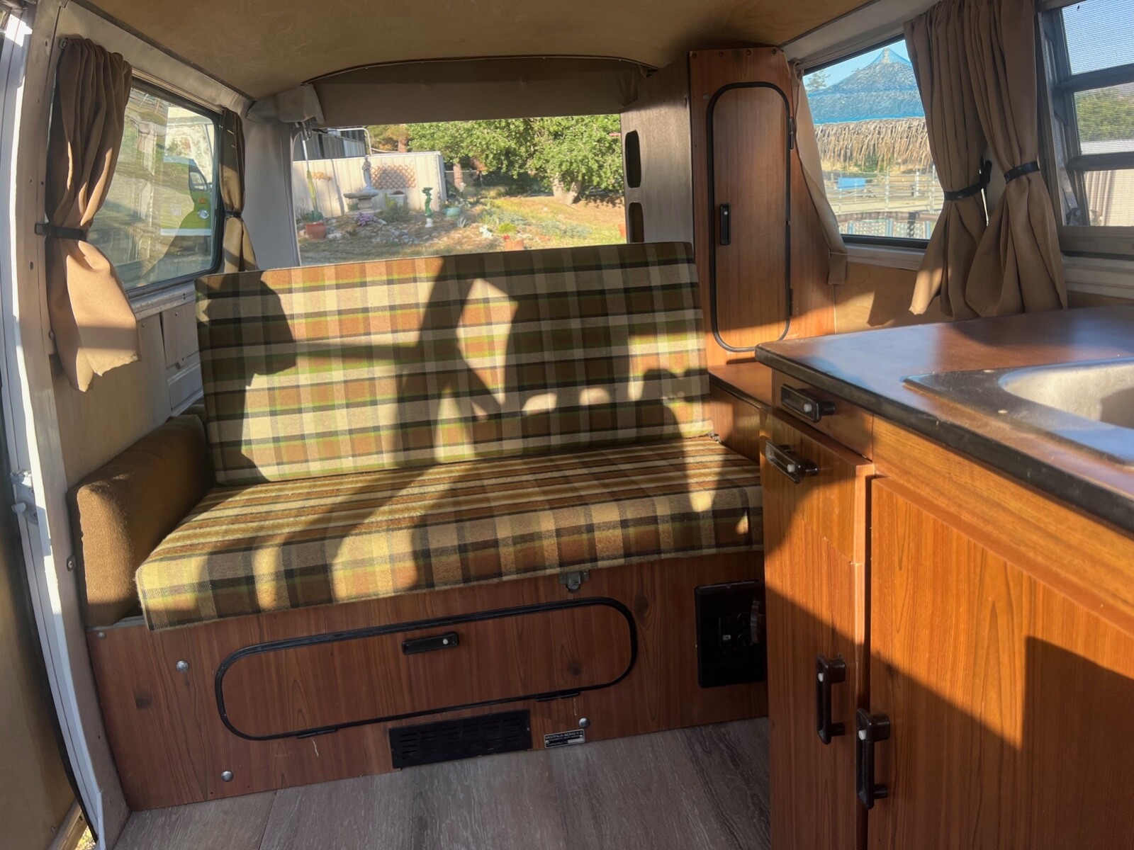 Volkswagen-BusVanagon-1978-32