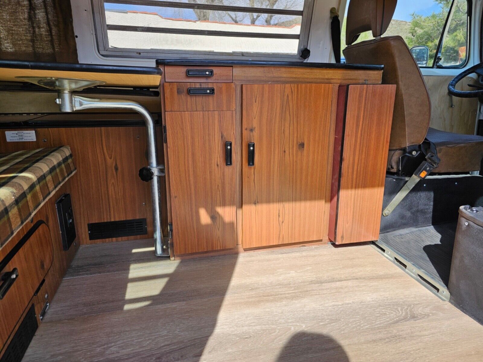 Volkswagen-BusVanagon-1978-33