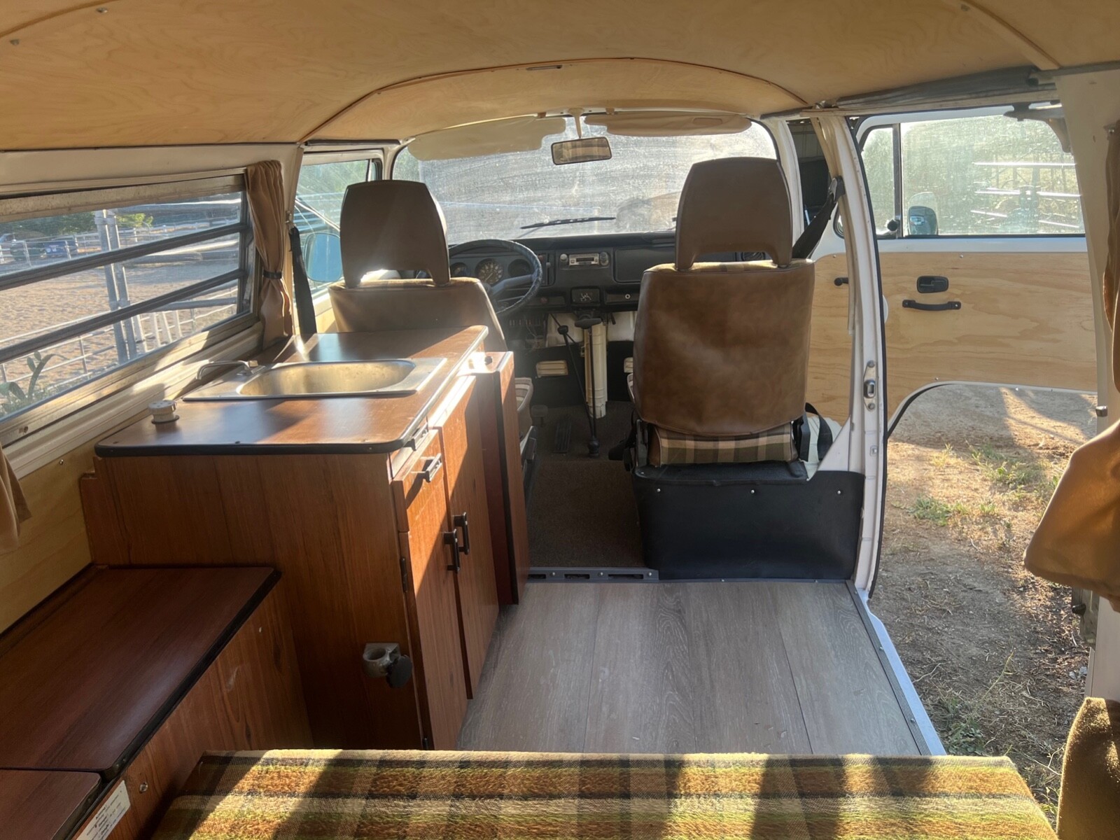 Volkswagen-BusVanagon-1978-34