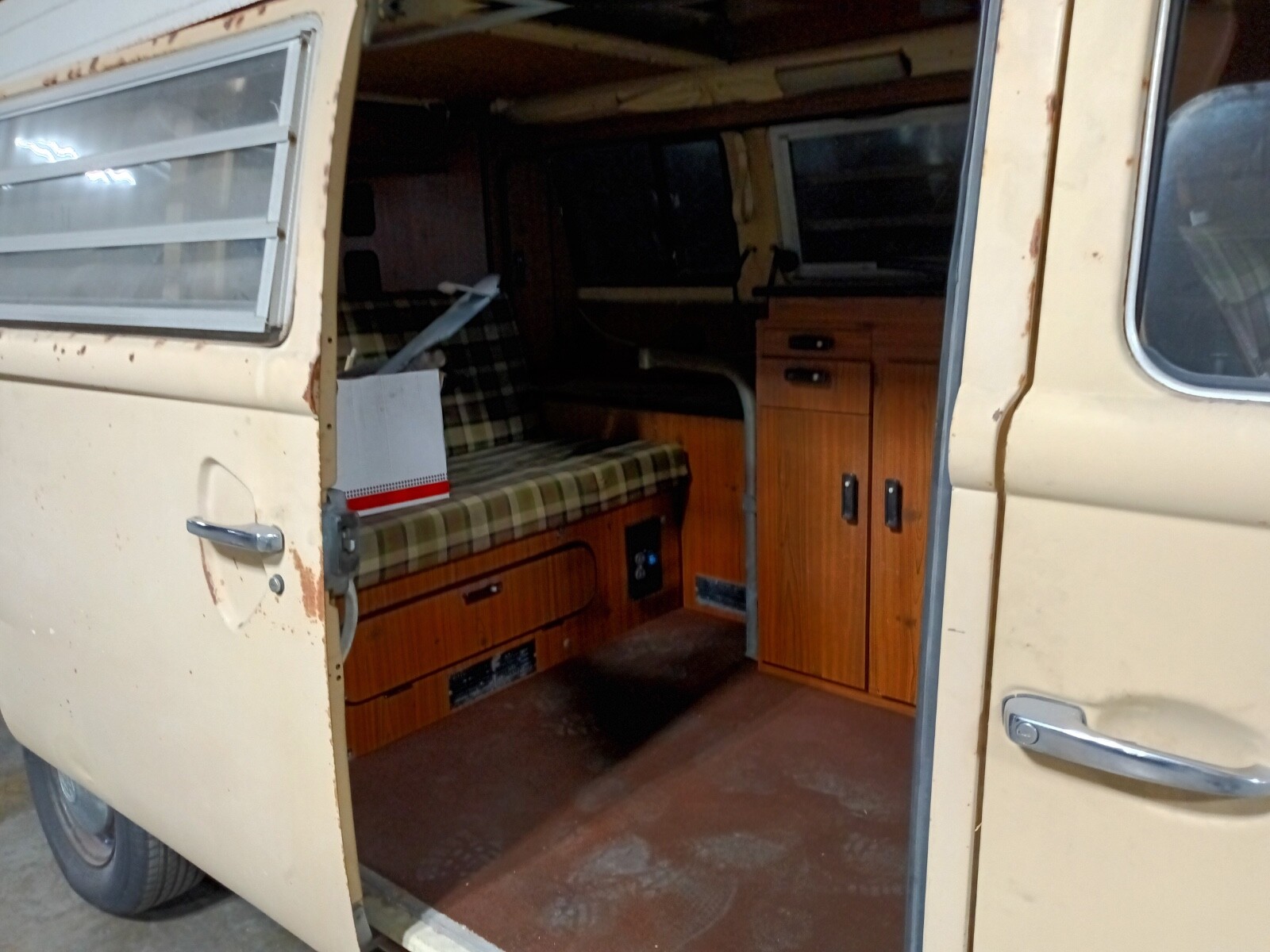 Volkswagen-BusVanagon-1979-Van-Camper-5