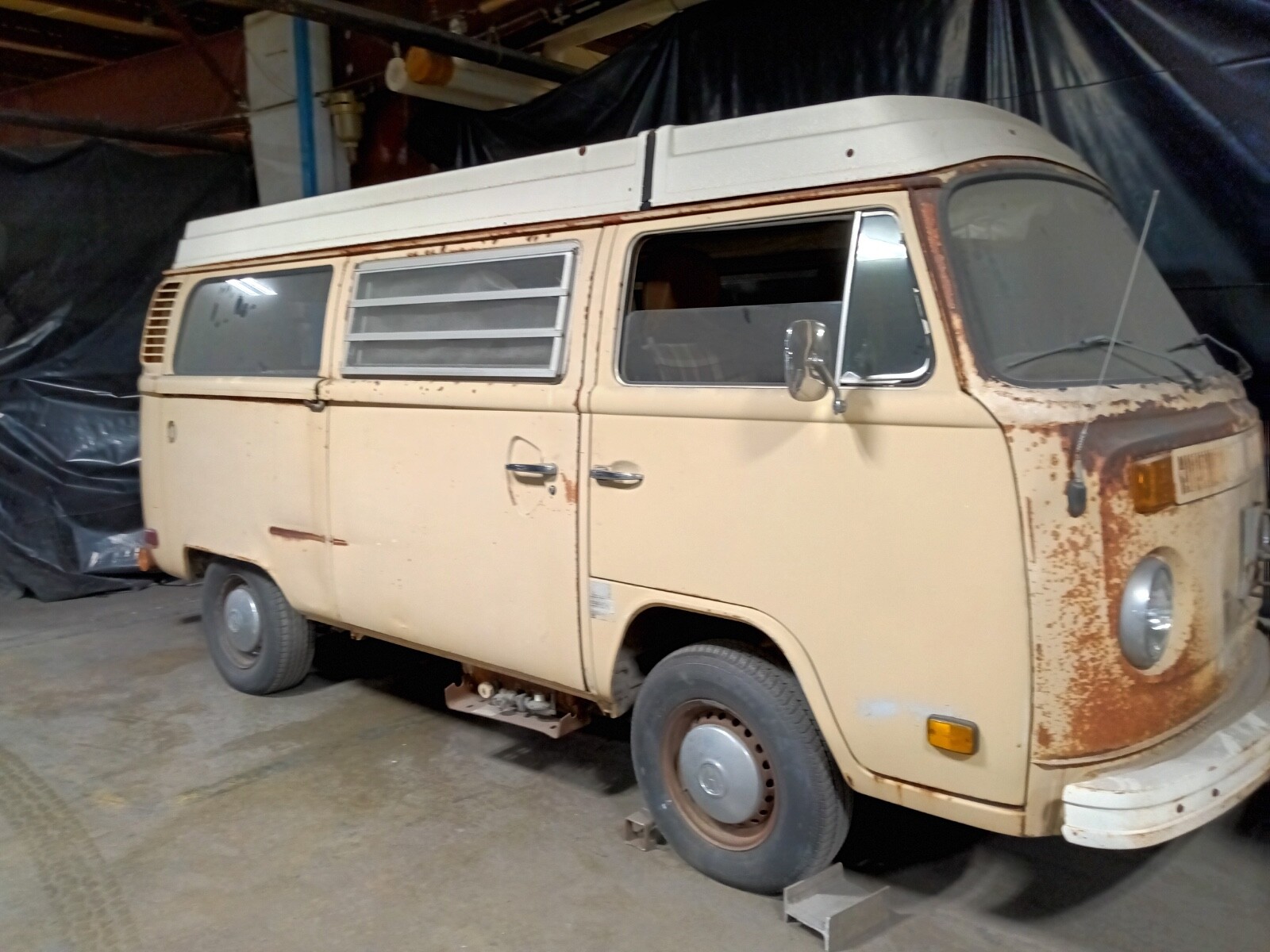 Volkswagen-BusVanagon-1979-Van-Camper