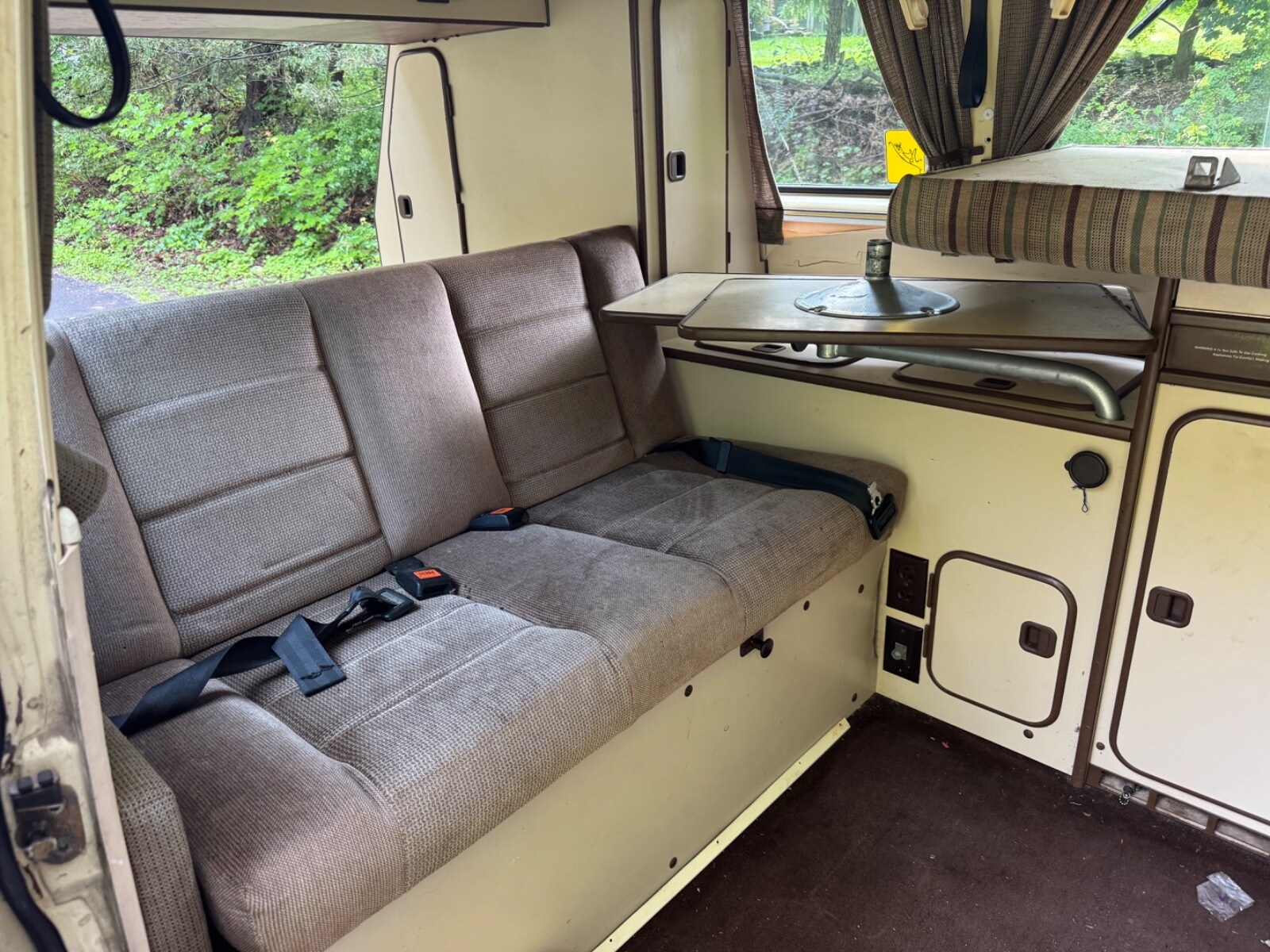 Volkswagen-BusVanagon-1982-25