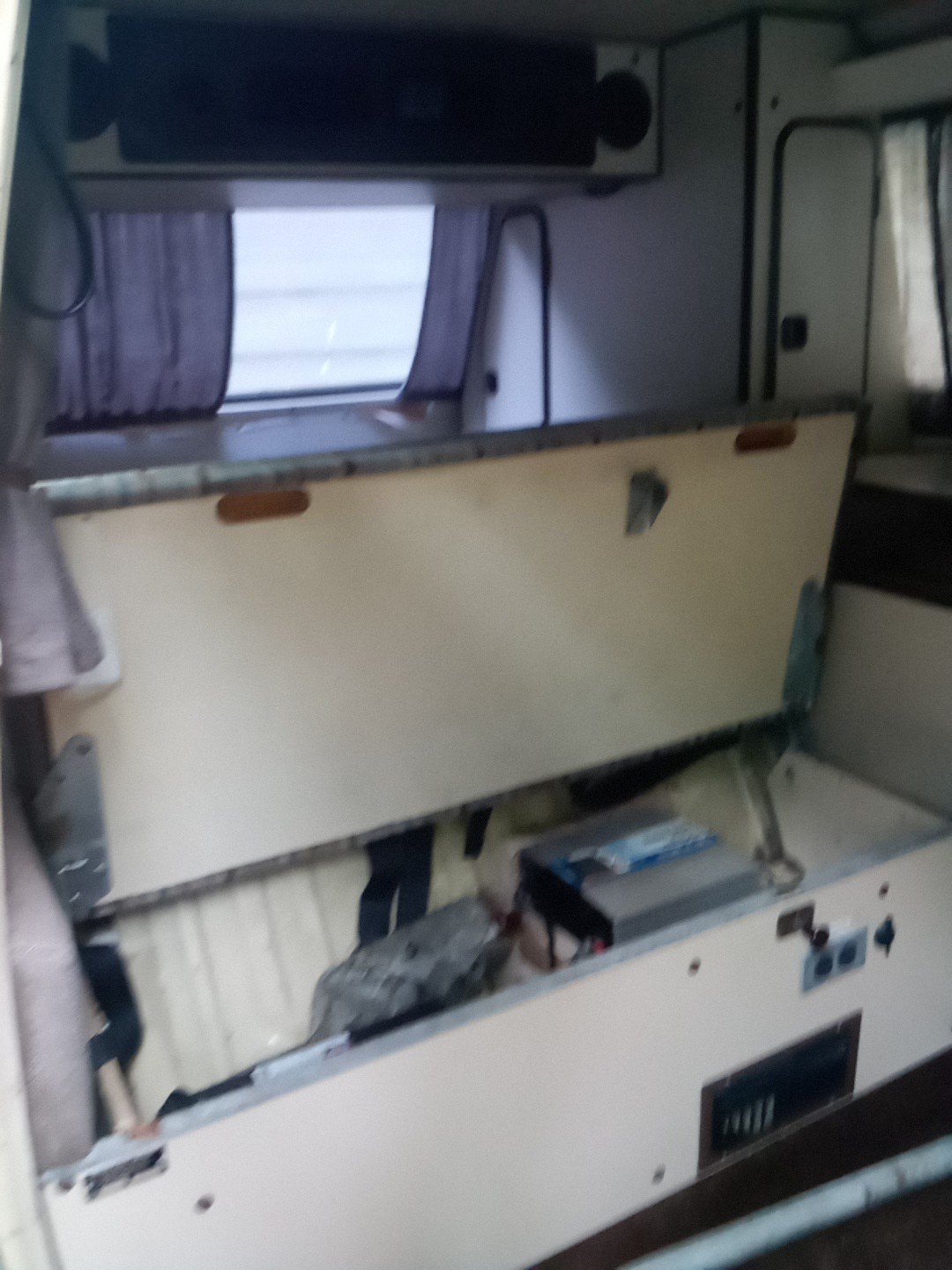 Volkswagen-BusVanagon-1983-Van-Camper-1