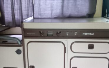 Volkswagen-BusVanagon-1983-Van-Camper-2