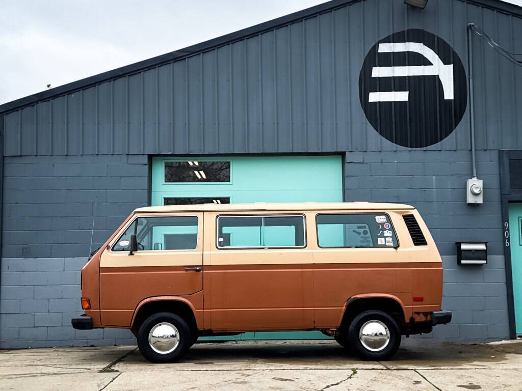 Volkswagen-BusVanagon-1984-Minivan-2
