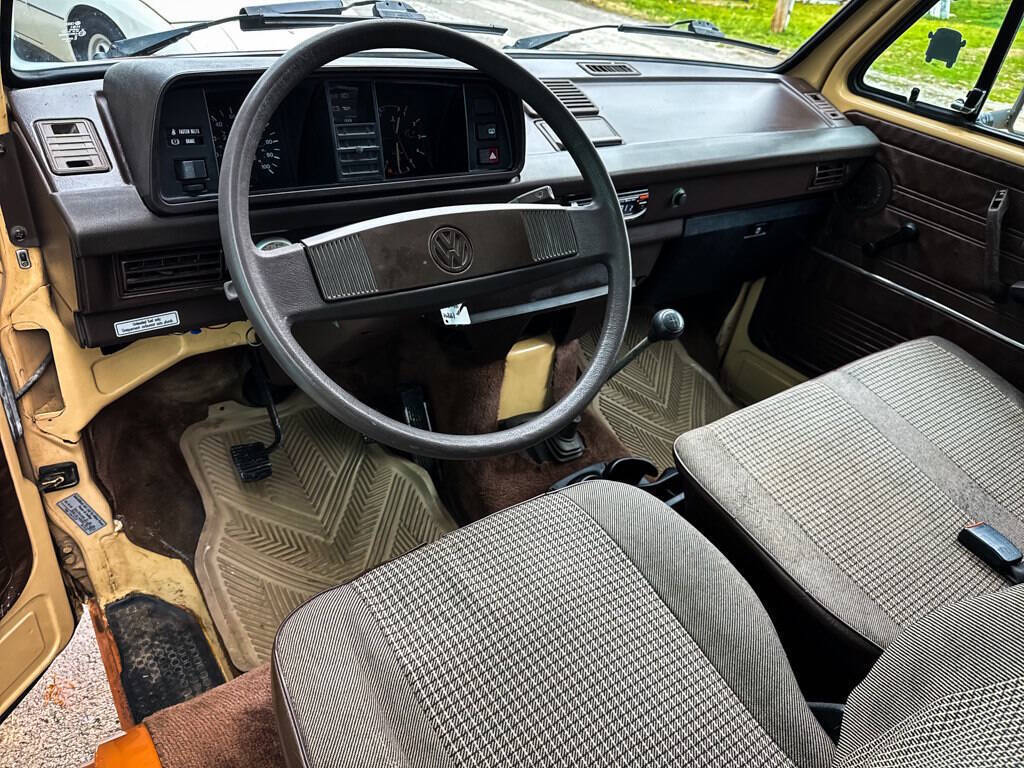 Volkswagen-BusVanagon-1984-Minivan-21