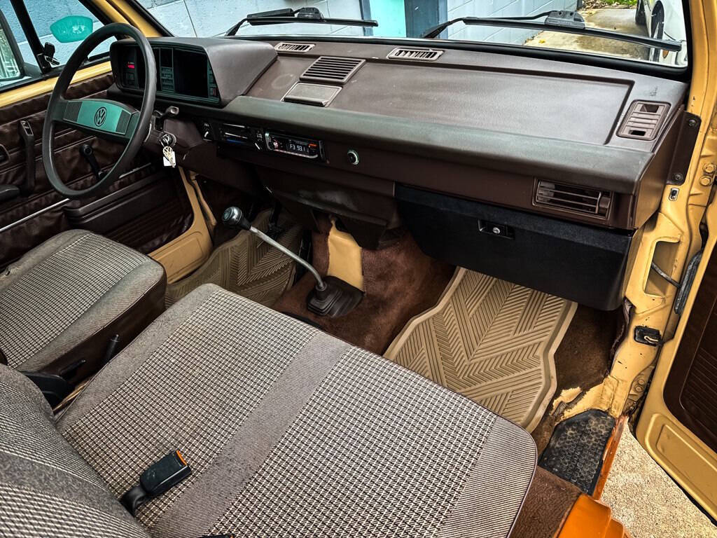 Volkswagen-BusVanagon-1984-Minivan-28